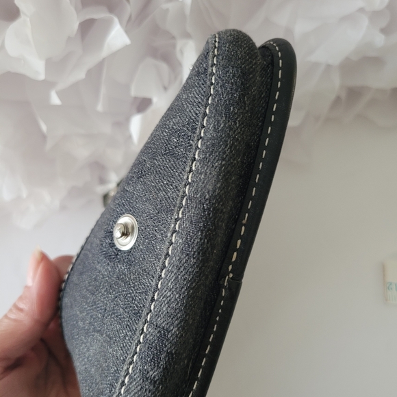 Dooney & Bourke Wristlet - Picture 6 of 8